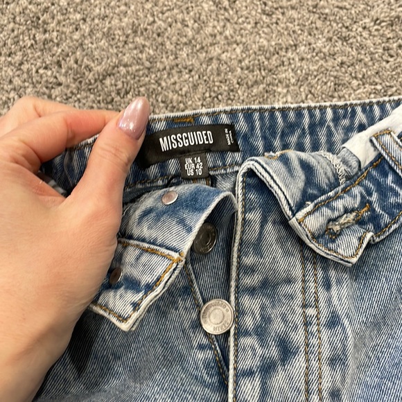 MISSGUIDED FOLD OVER SHORT - Picture 1 of 3